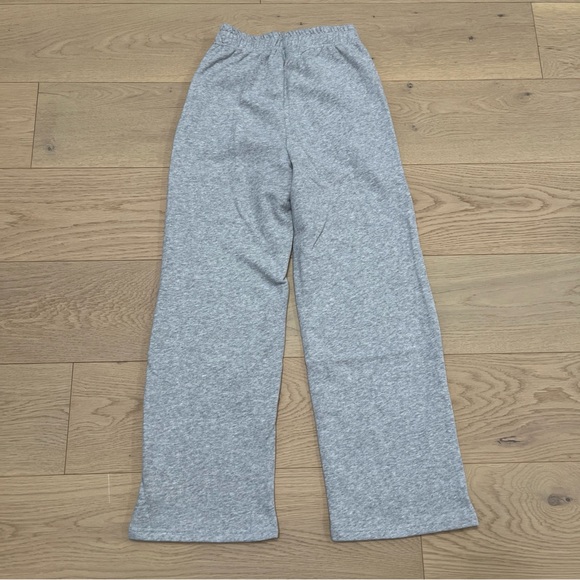 ALO Yoga Unisex Gray Zip-Up Hoodie and Jogger Set - Picture 16 of 16